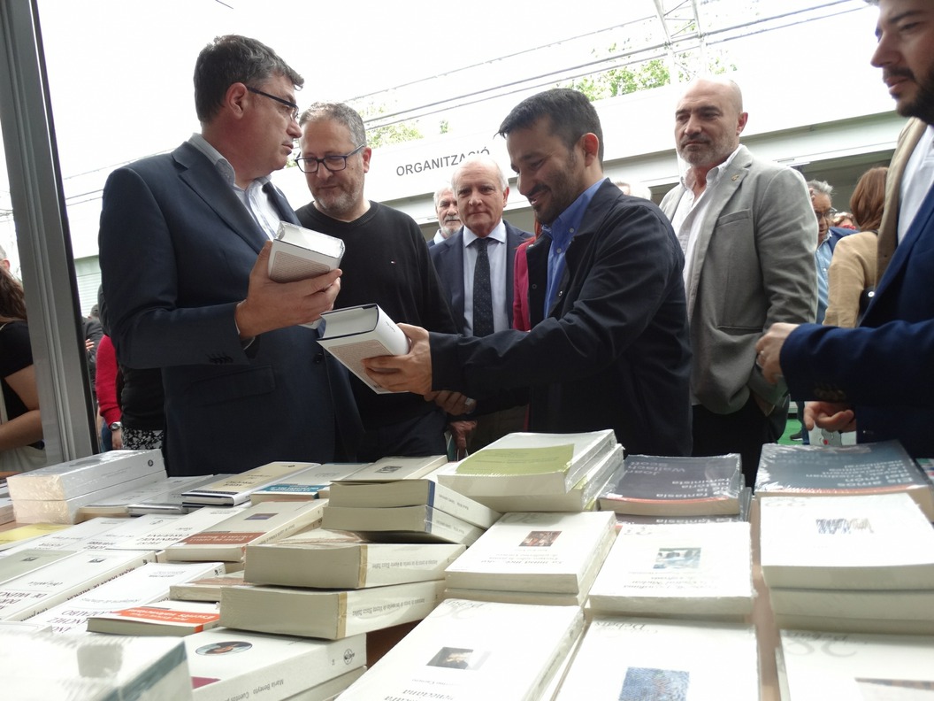 El Magnànim prensente en la inauguración de la Fira del Llibre de València
