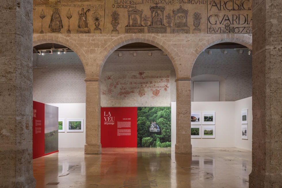 Maite Ibáñez indaga sobre los escenarios expositivos en su último libro