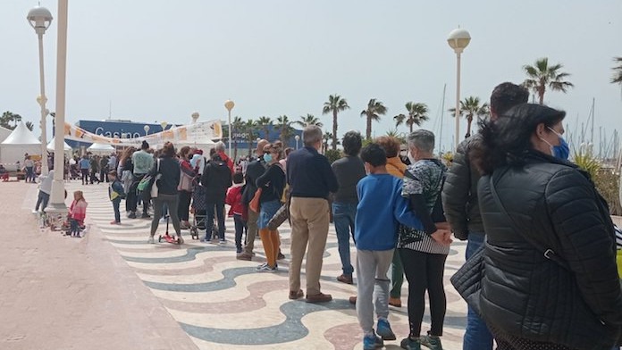 La Plaça del Llibre d’Alacant supera las expectativas y recibe una afluencia de público masiva