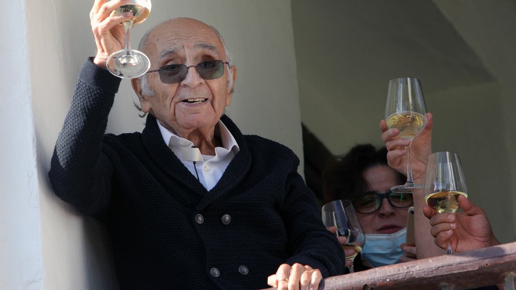 Brines recibe en Oliva el primer Cervantes valenciano de manos de los reyes