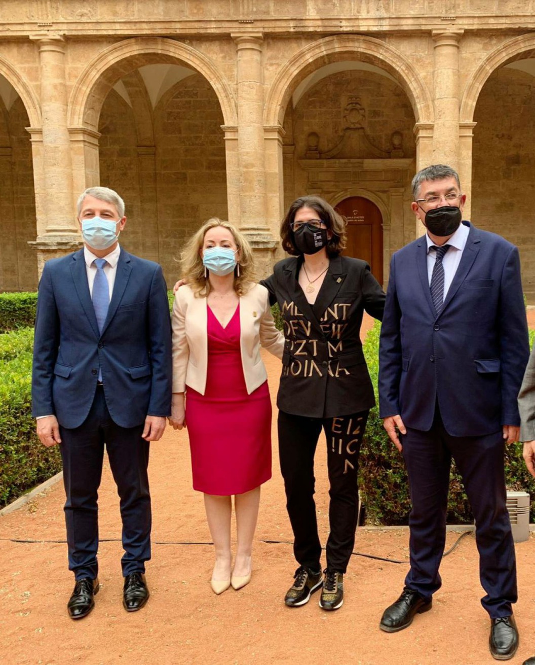 Dos mujeres de Oliva en la Acadèmia Valenciana de la Llengua