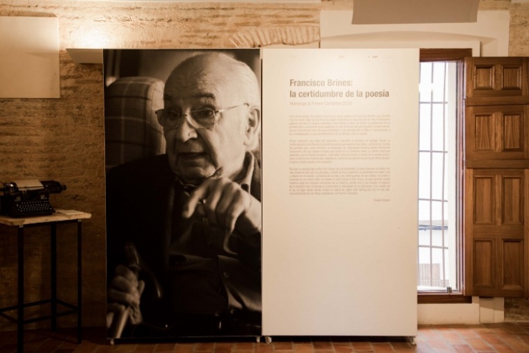 La gran exposición homenaje a Francisco Brines llega al Museu Etnològic de Oliva, su ciudad natal