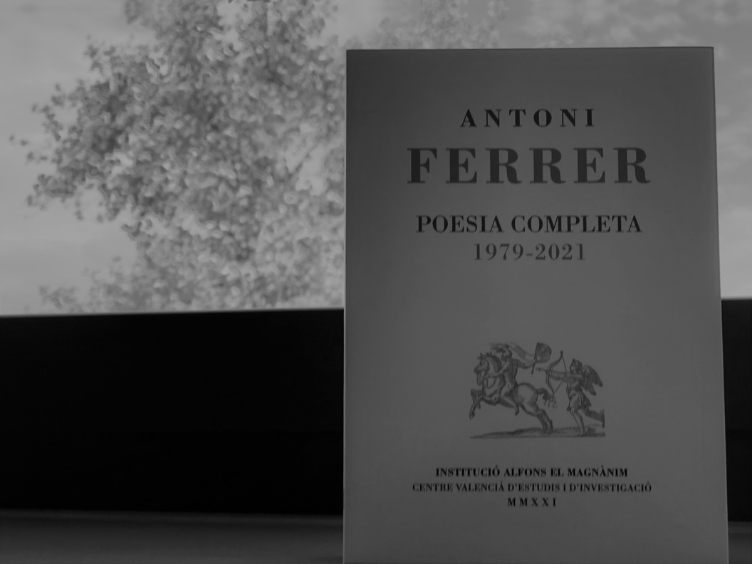 El Magnànim edita la poesia completa en un volum de 500 pàgines del valencià Antoni Ferrer