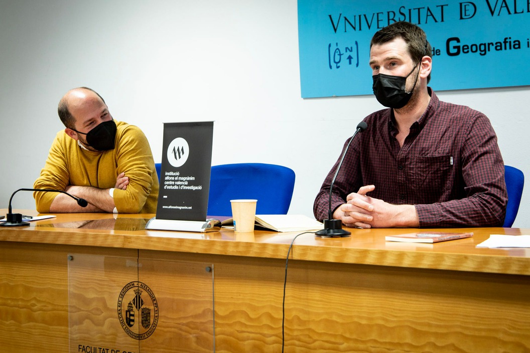 ¿​Es apolítico el futbol? Los Debats Del Magnànim