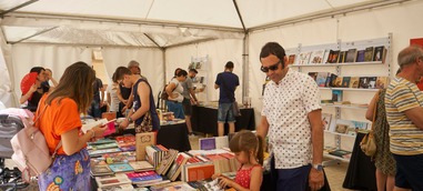 La Plaça del Llibre de Elche cierra con casi 3.000 asistentes y una gran acogida