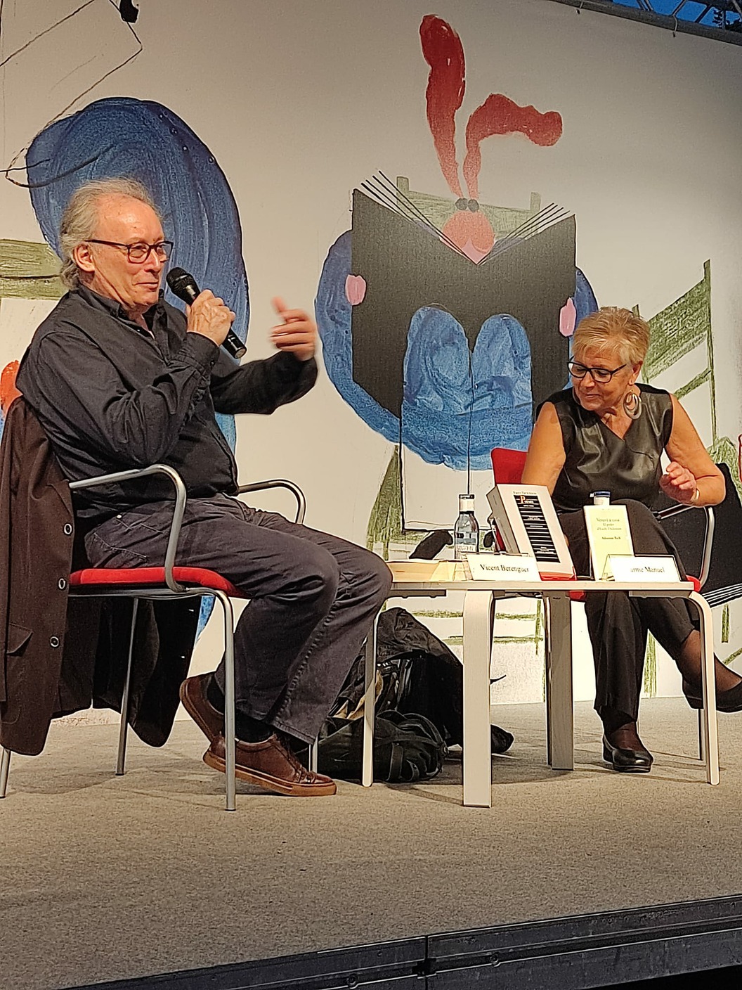 Converses sobre Emily Dickinson en la Plaça del Llibre de València