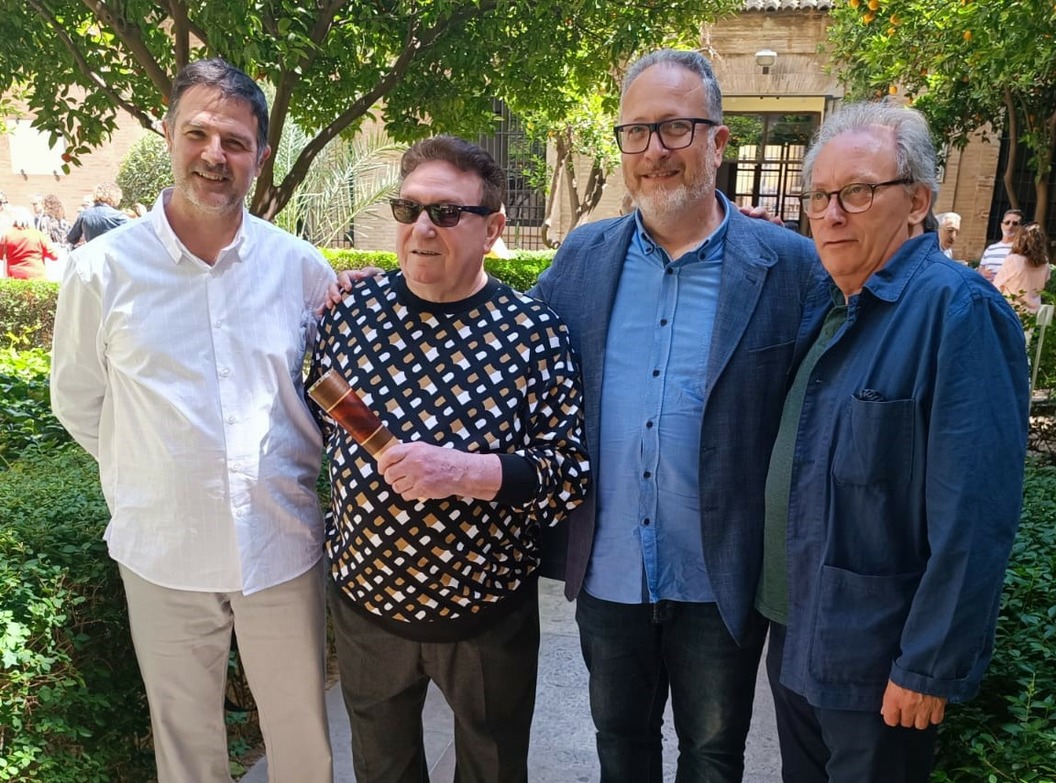 Manuel Molins rep el Premi al Mèrit Cultural Ciutat de València