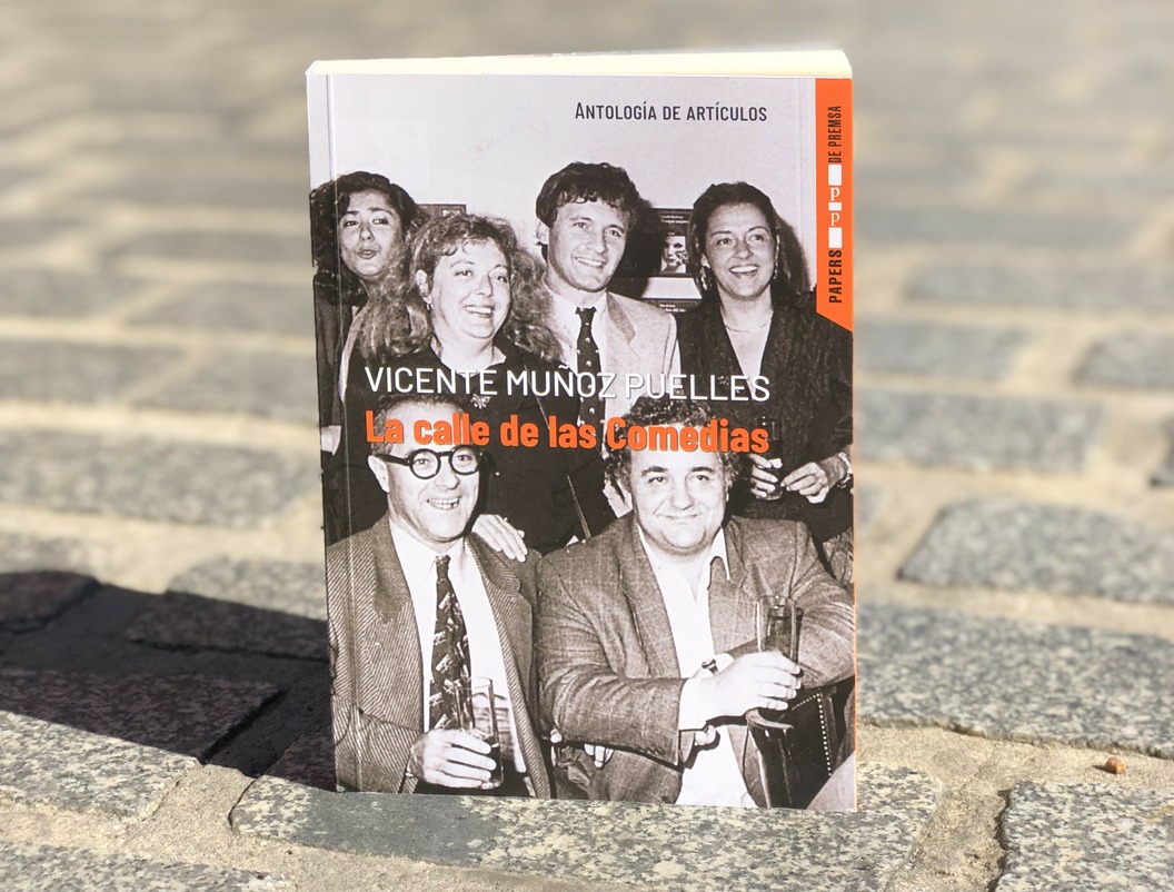 Una àmplia selecció d'articles entre el periodisme i la narrativa de ficció al llibre La calle de las comedias