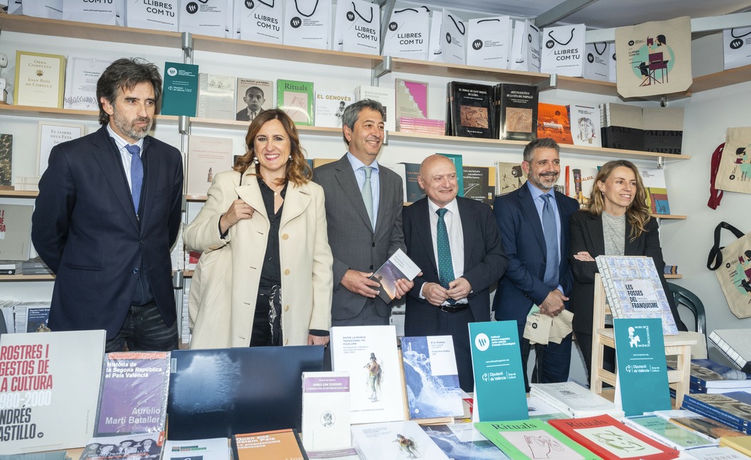 La Feria del Libro de València celebra una nueva edición con 120 casetas