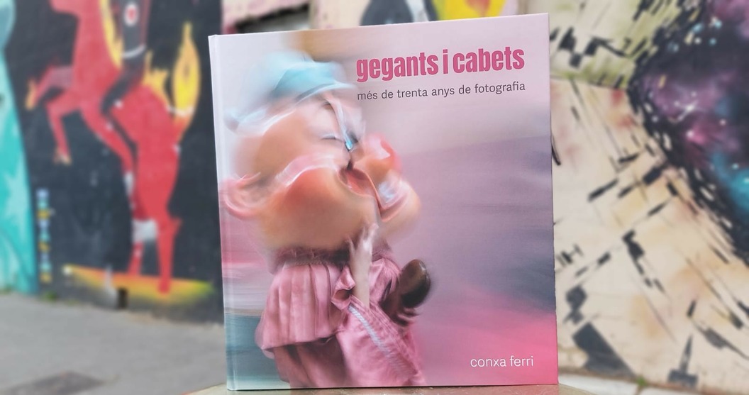 El llibre que captura més de 30 anys dels gegants i cabets d'Ontinyent
