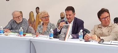 La Fira del Llibre de València va acollir una taula redona sobre el llibre El riu veu crescut