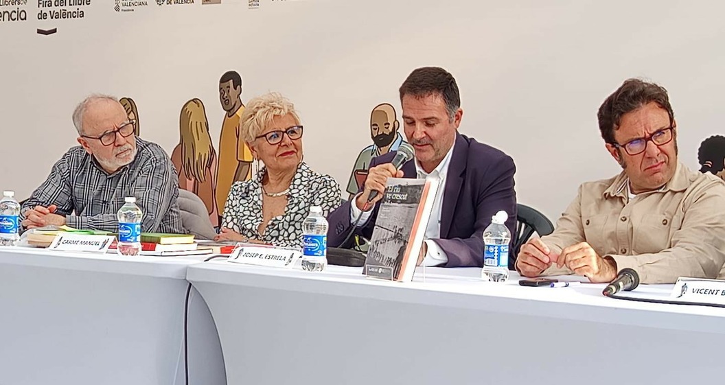 La Feria del Libro de València acogió una mesa redonda sobre el libro El riu ve crescut
