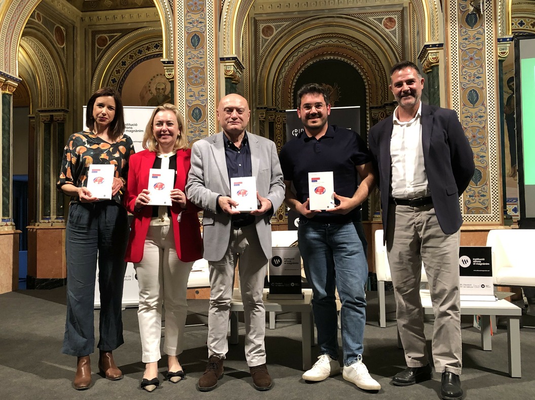 Sergi Moyano presentó su libro 'Operació Apolo' en el C.C. La Beneficència